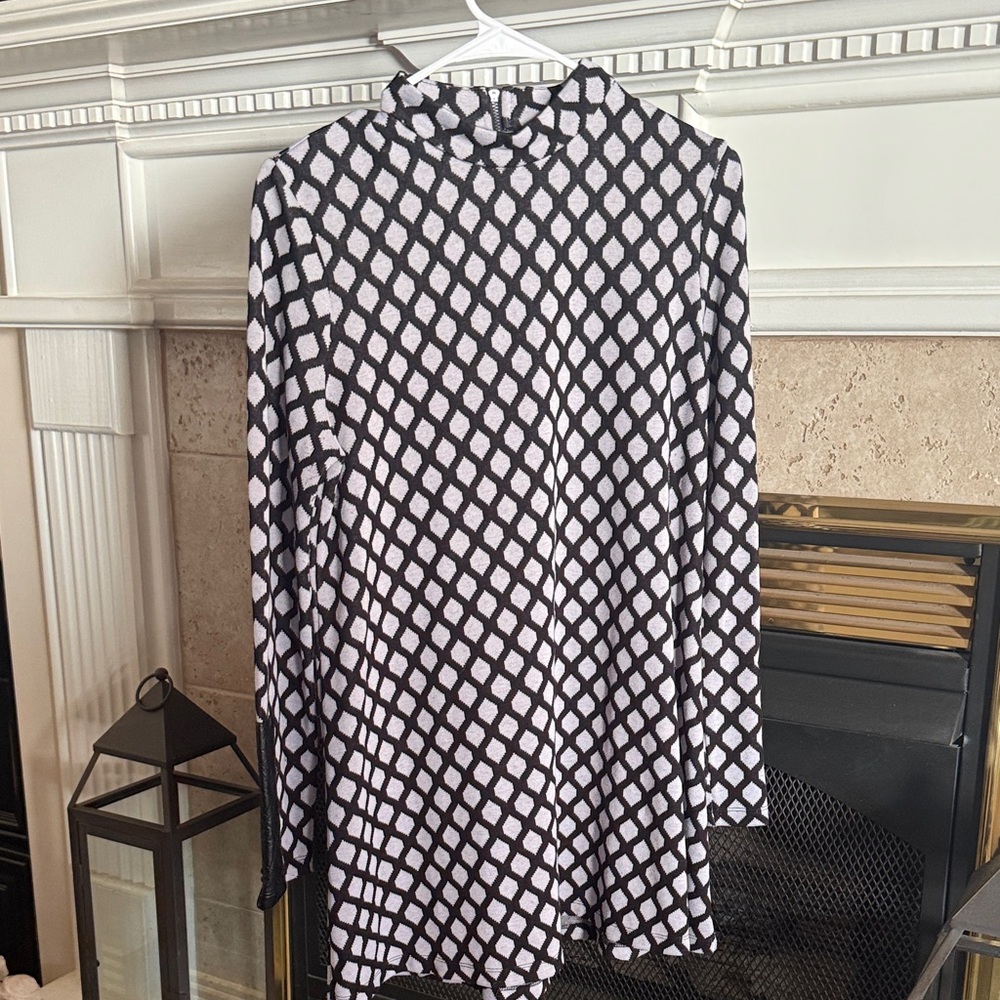Tyler Boe Chrissy mock neck Black  Patterned Top small